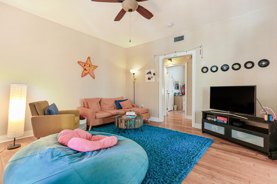 Building Photo - 5706 Willow St