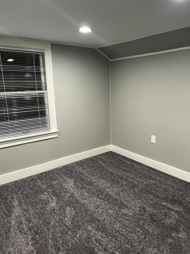 Building Photo - 163 Eagle Point Rd