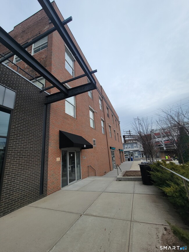 Building Photo - 14 N Main St