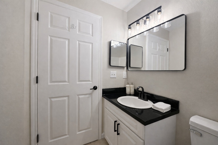 Building Photo - 215 S Boyd St