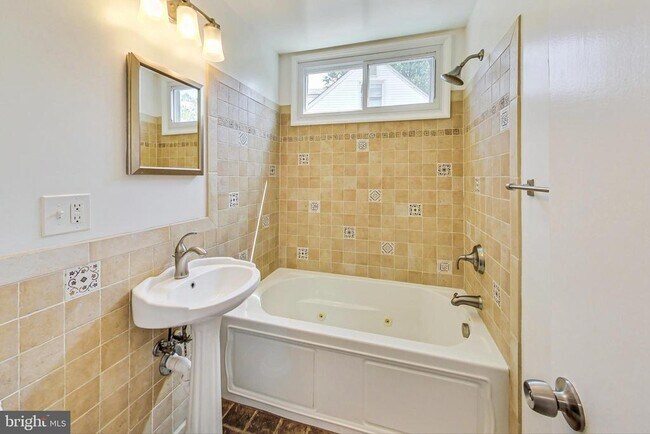 Building Photo - 4112 Spruell Dr