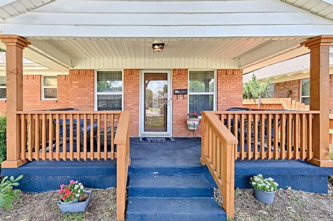 Building Photo - 3042 Newcastle Dr