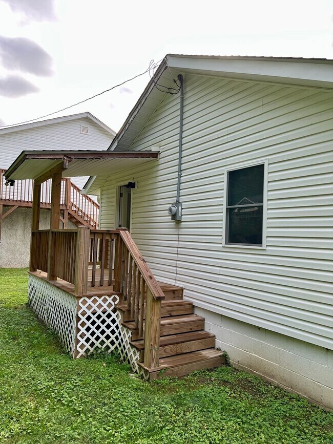 Building Photo - 27 Summit Lake Ln