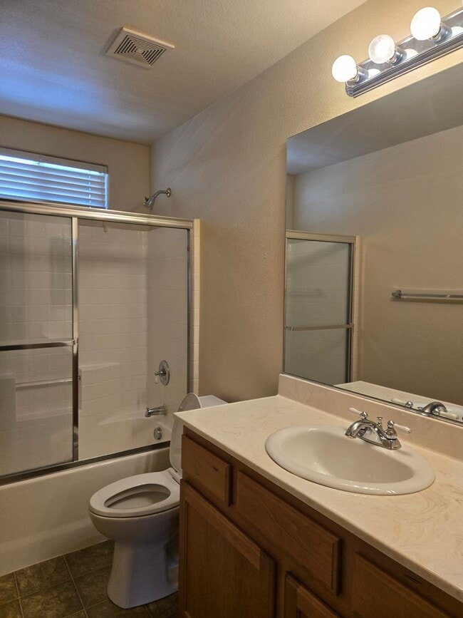 Building Photo - Mountain Edge