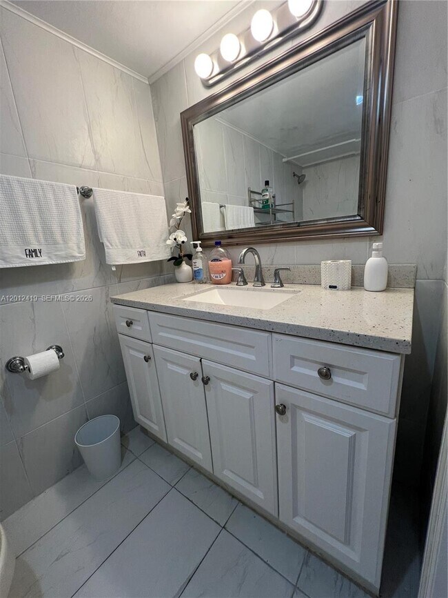 Building Photo - 1801 S Ocean Dr