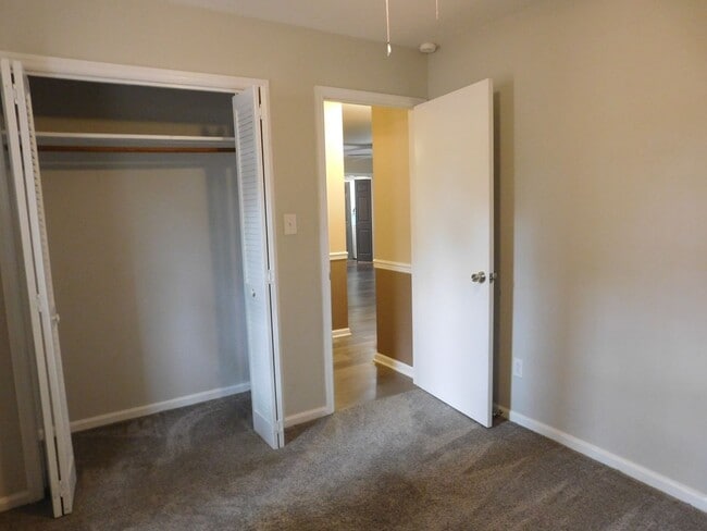 Building Photo - 842 Halifax Cir