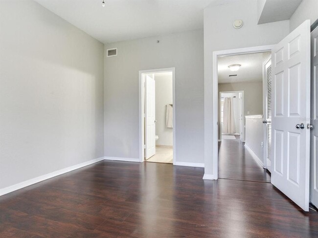 Building Photo - 135 S Sherrill St