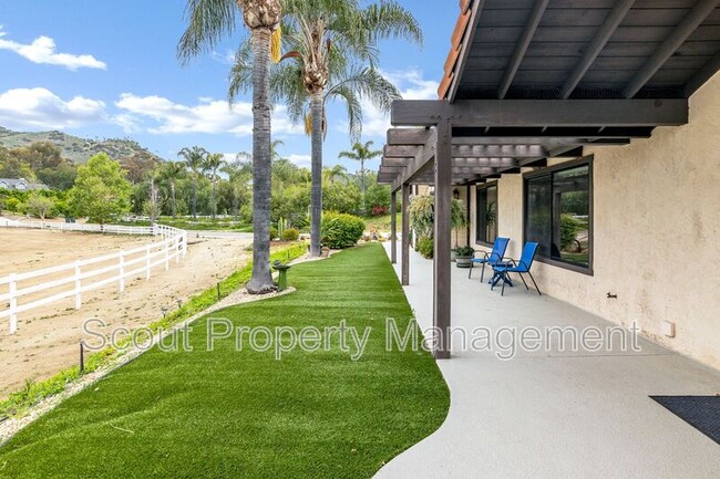 Building Photo - 1028 Capra Way
