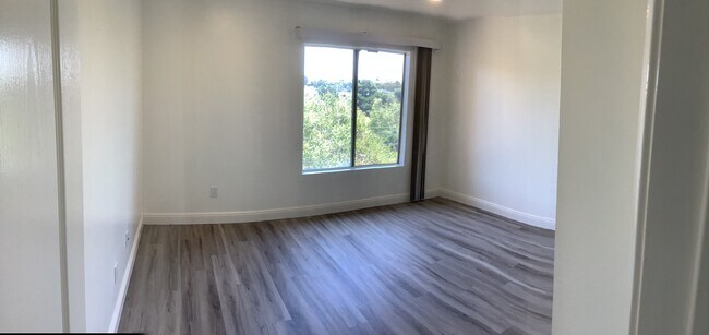 Building Photo - 7120 Shoreline Dr