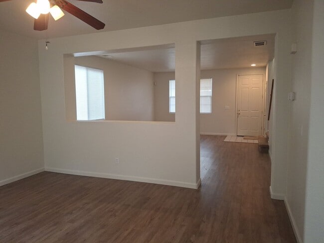 Building Photo - Lincoln Crossing, 2 Story 4 Bedroom, 2.5 bath, 2225sqft, Access to Clubhouse Pool & Amenities, Cu...