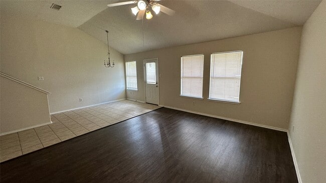 Building Photo - 17123 Oakwood Chase Dr