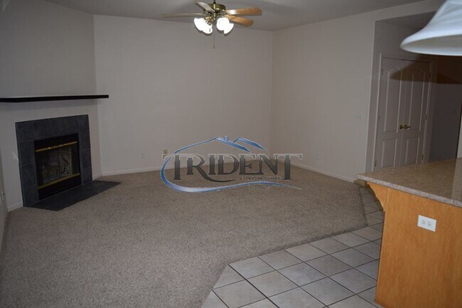 Building Photo - 4 bedroom, 3 bath house with den/office