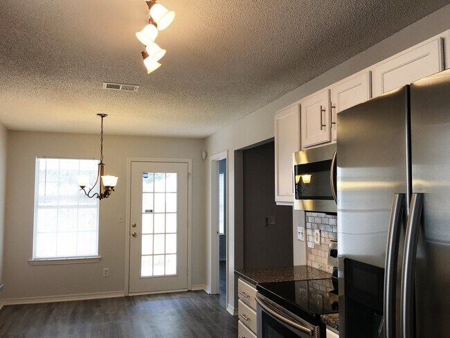 Building Photo - 902 Lauderhill Ln