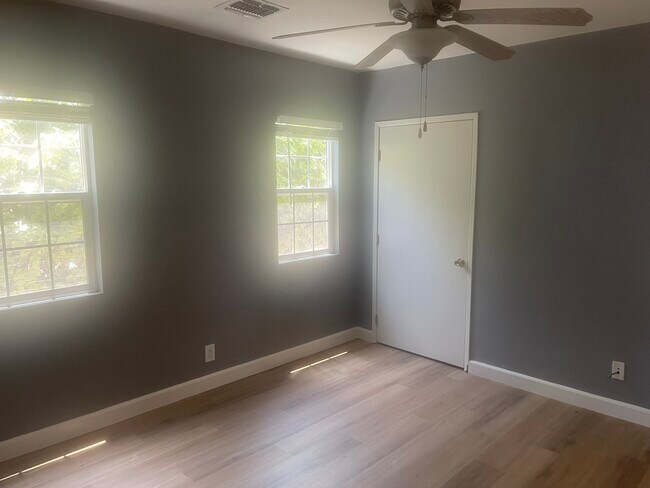 Building Photo - 5736 Willowcrest Ave