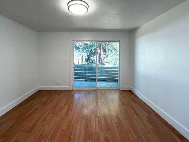 Building Photo - 525 Cinderella Loop