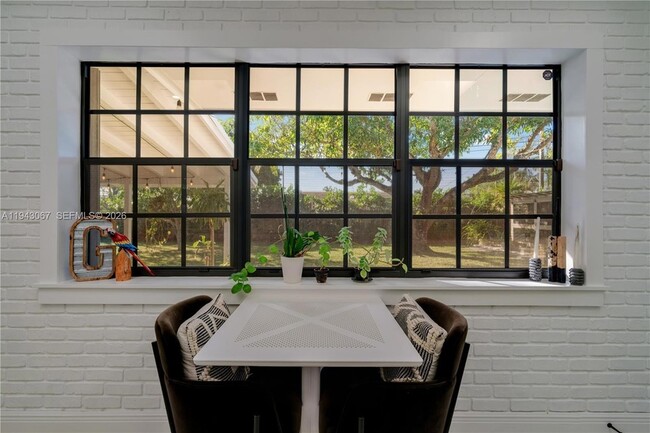 Building Photo - 16102 SW 98th Ave