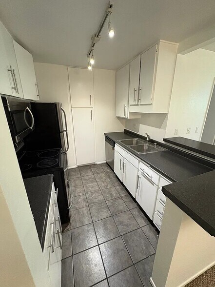modern kitchen - 7777 W 91st St