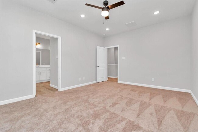 Building Photo - 2357 Hoskins Dr
