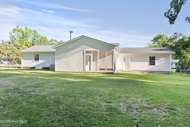 Building Photo - 203 Knight Pl