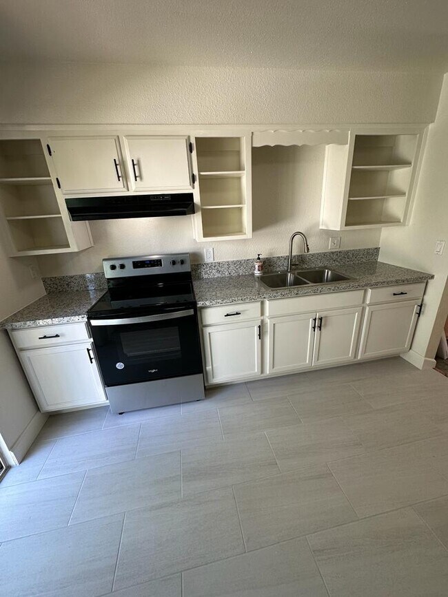 Building Photo - 514 N Locust St