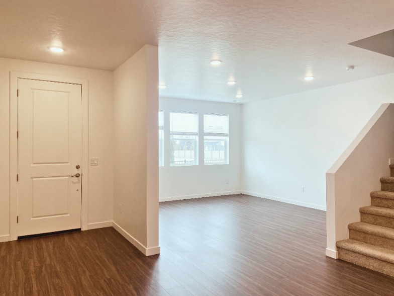 Building Photo - 234 N Nursery Ave