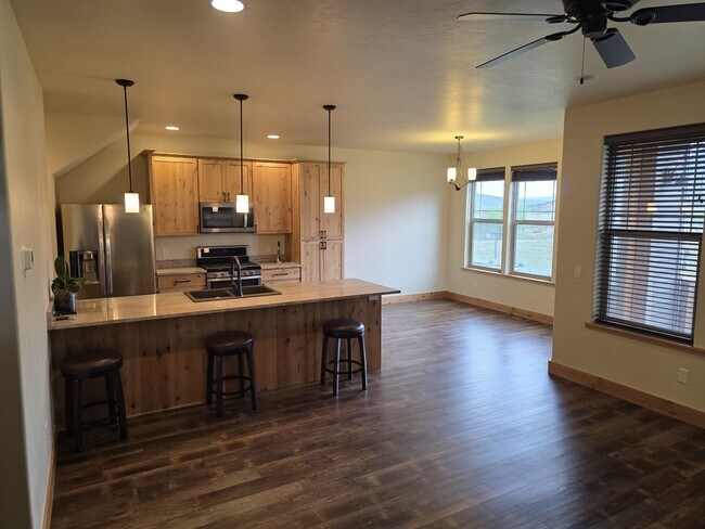 Building Photo - 189 Redstone Dr