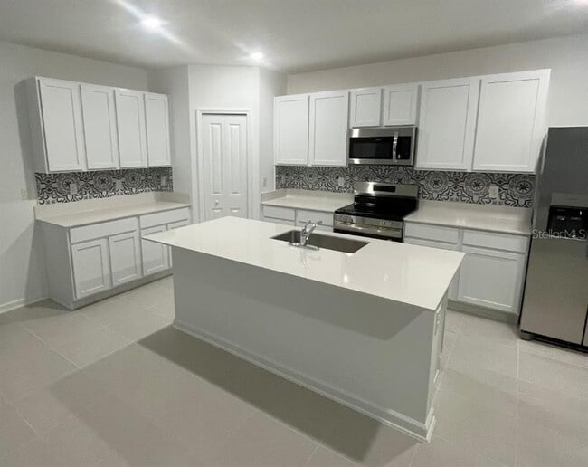 Building Photo - 2215 Green Valley St