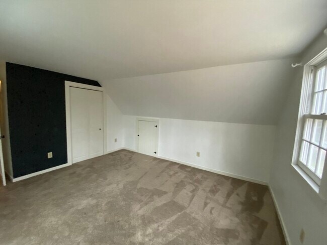 Building Photo - 55 Montague Rd