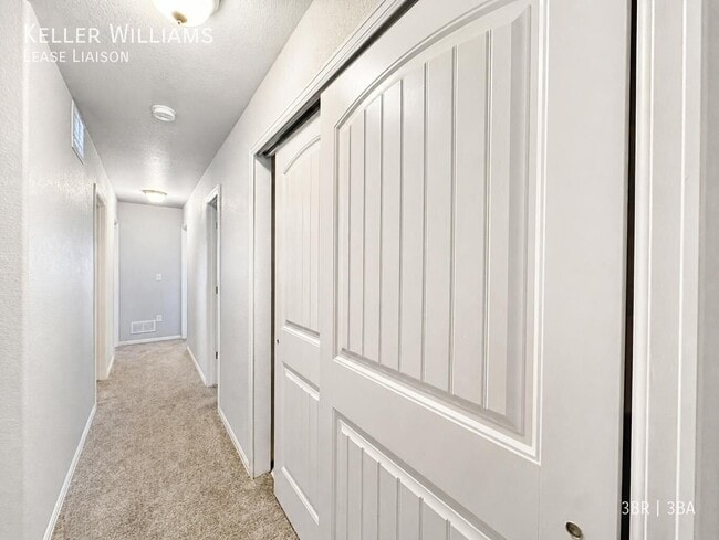 Building Photo - 7689 Grand Fir Point