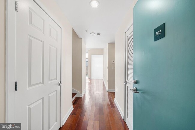 Building Photo - 22 S Front St