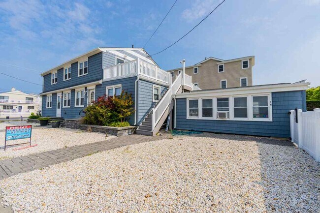 Building Photo - WINTER RENTAL - 1 Bed / 1 Bath - BEACH BLO...