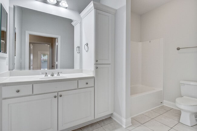 Building Photo - 1025 Riverland Woods Pl