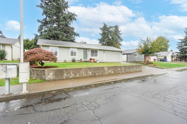 Building Photo - Living & Family Room! Freshly updated!