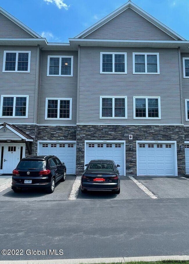 10302 Admiral's Walk Dr 10302 Admiral's Walk Dr Cohoes NY 12047