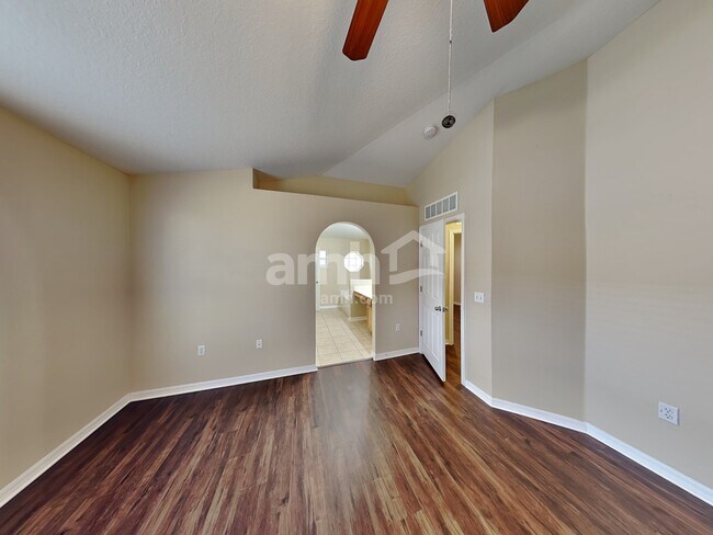 Building Photo - 194 Velveteen Place
