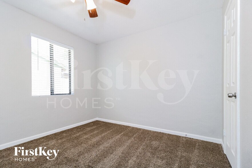 Building Photo - 806 E El Caminito Dr