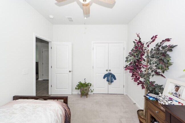 Building Photo - 4 Bedroom, 3 Bathroom home in Liberty Village - Goose Creek