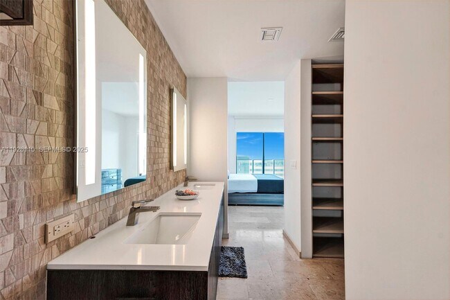 Building Photo - 88 SW 7th St