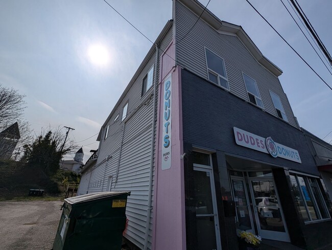 Primary Photo - 632 Bay St
