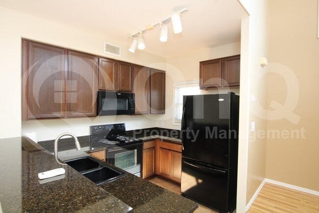 Building Photo - 1366 S Sabino Dr