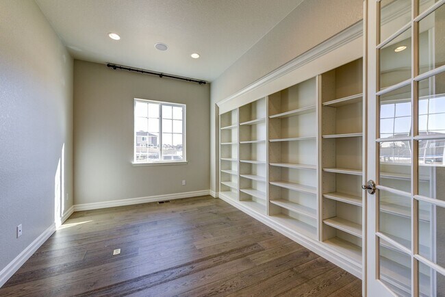 Building Photo - Breathtaking 4 Bedroom 3 Bedroom Ranch Style Home with Finished Basement!!