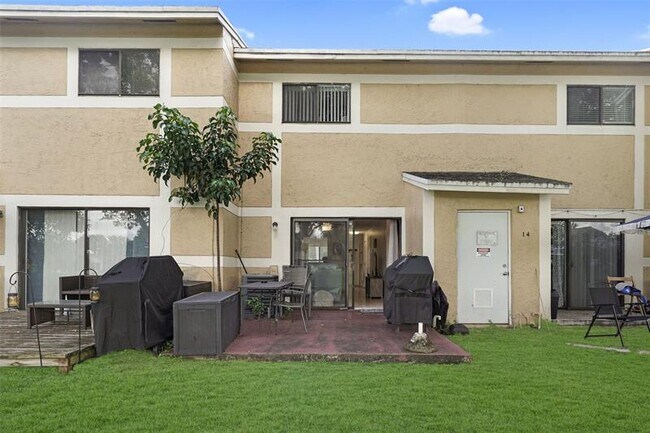 Building Photo - 9468 S Palm Dr