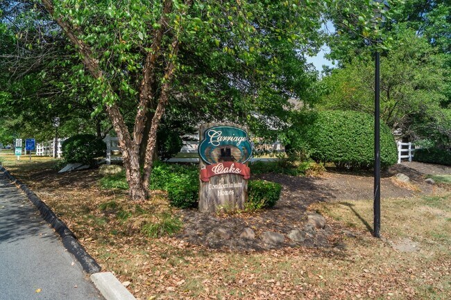 Building Photo - 902 Charleston Way Dr
