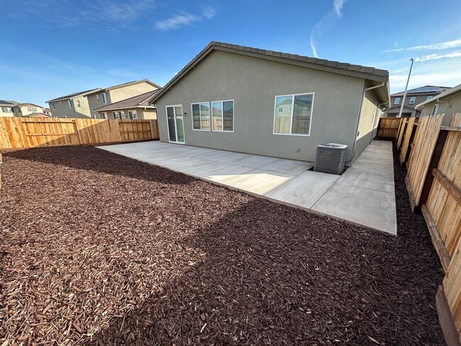 Building Photo - Beautiful 3 Bedroom, 2 Bath Manteca Home