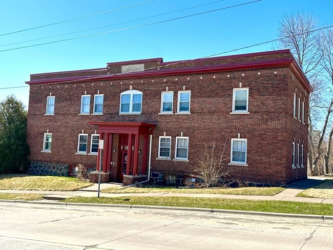 Building Photo - 305 N 12th Ave E