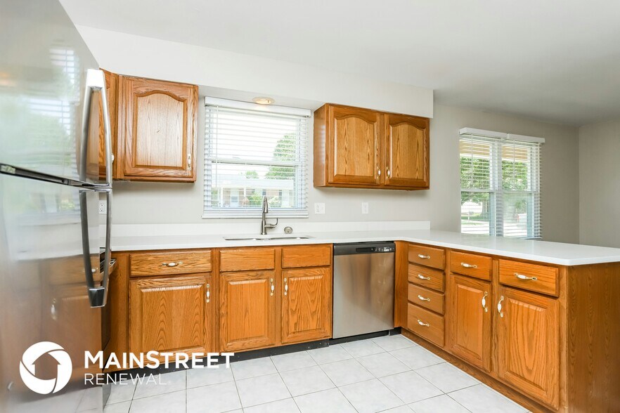 Building Photo - 910 Silverstone Dr