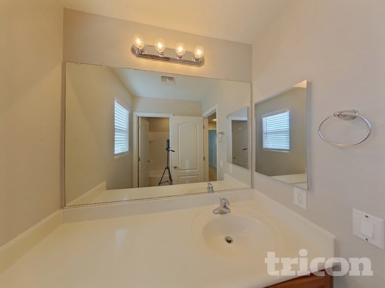 Building Photo - 21338 N Denver Ct