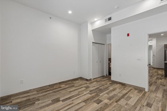 Building Photo - 2028 E Fletcher St