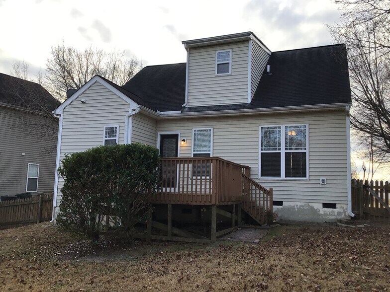 Building Photo - 204 McCarthy Dr