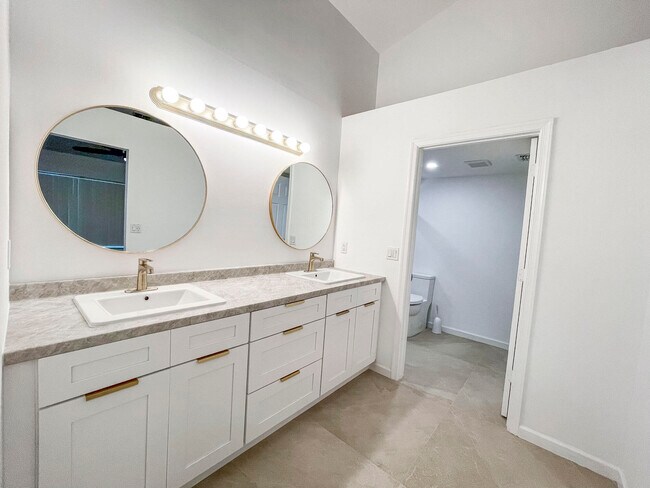 Building Photo - 252 Moccasin Trail W